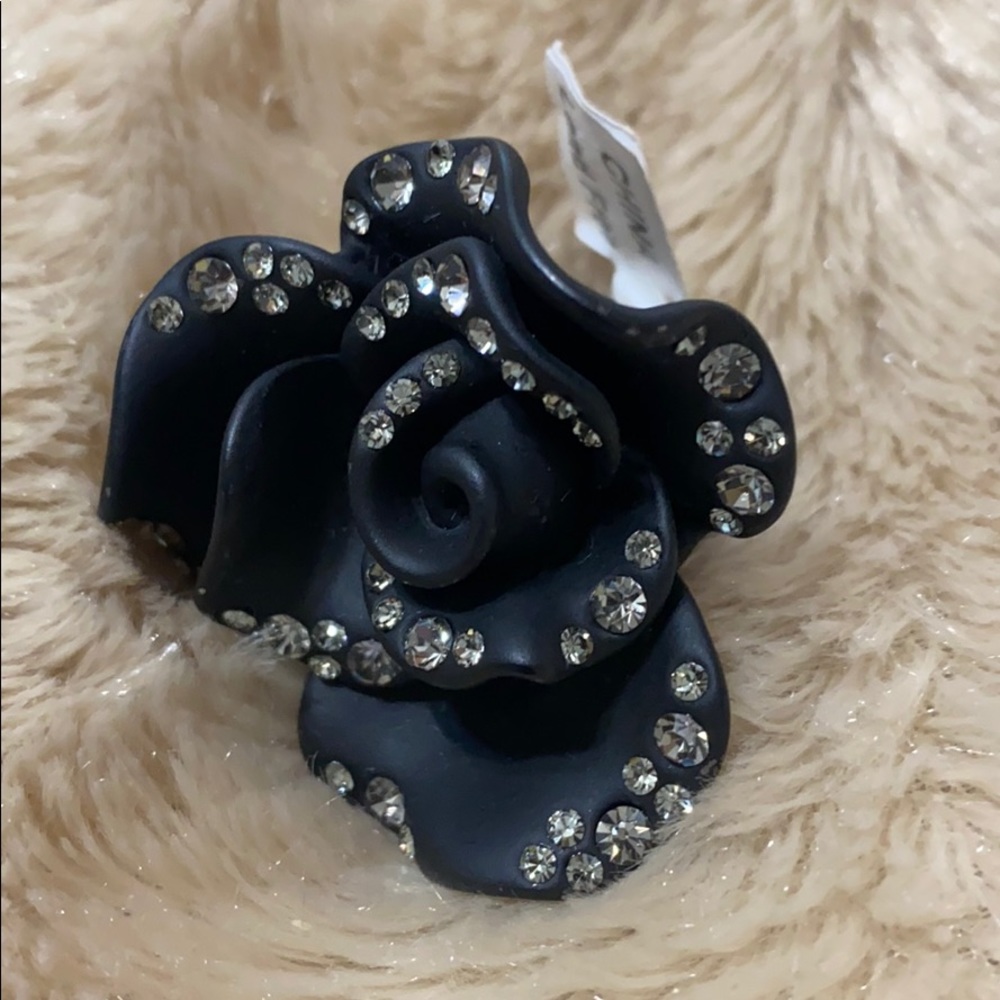 Chunky Flower Ring - Picture 2 of 3